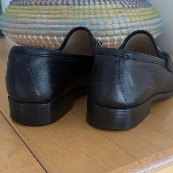 Gucci Black Leather Loafers with Silver Detailing - Picture 6 of 7